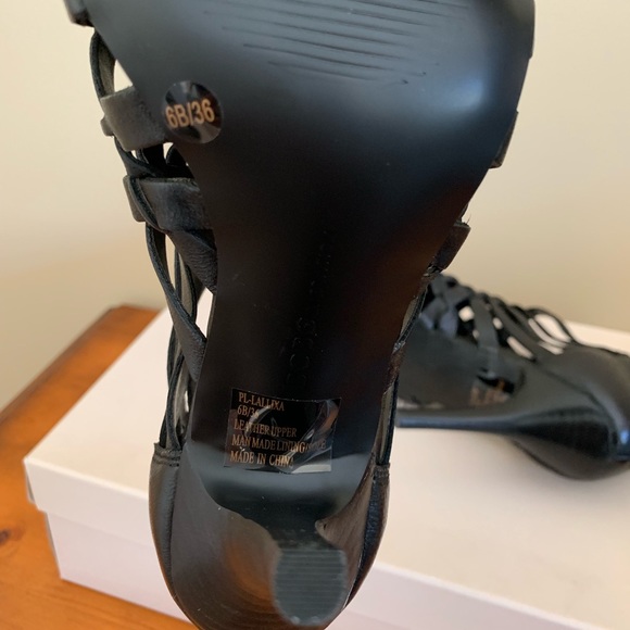 BCBGeneration Black pumps 6 - Picture 3 of 6